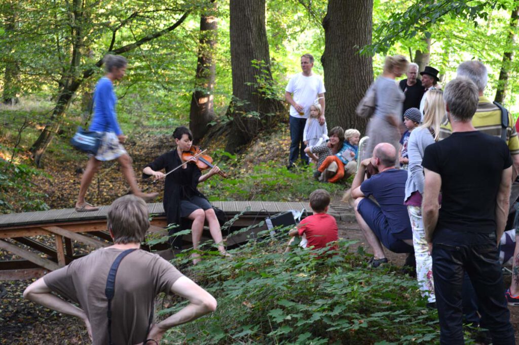 parkbeben-geige-im-wald besondere Orte, besondere Momente ...